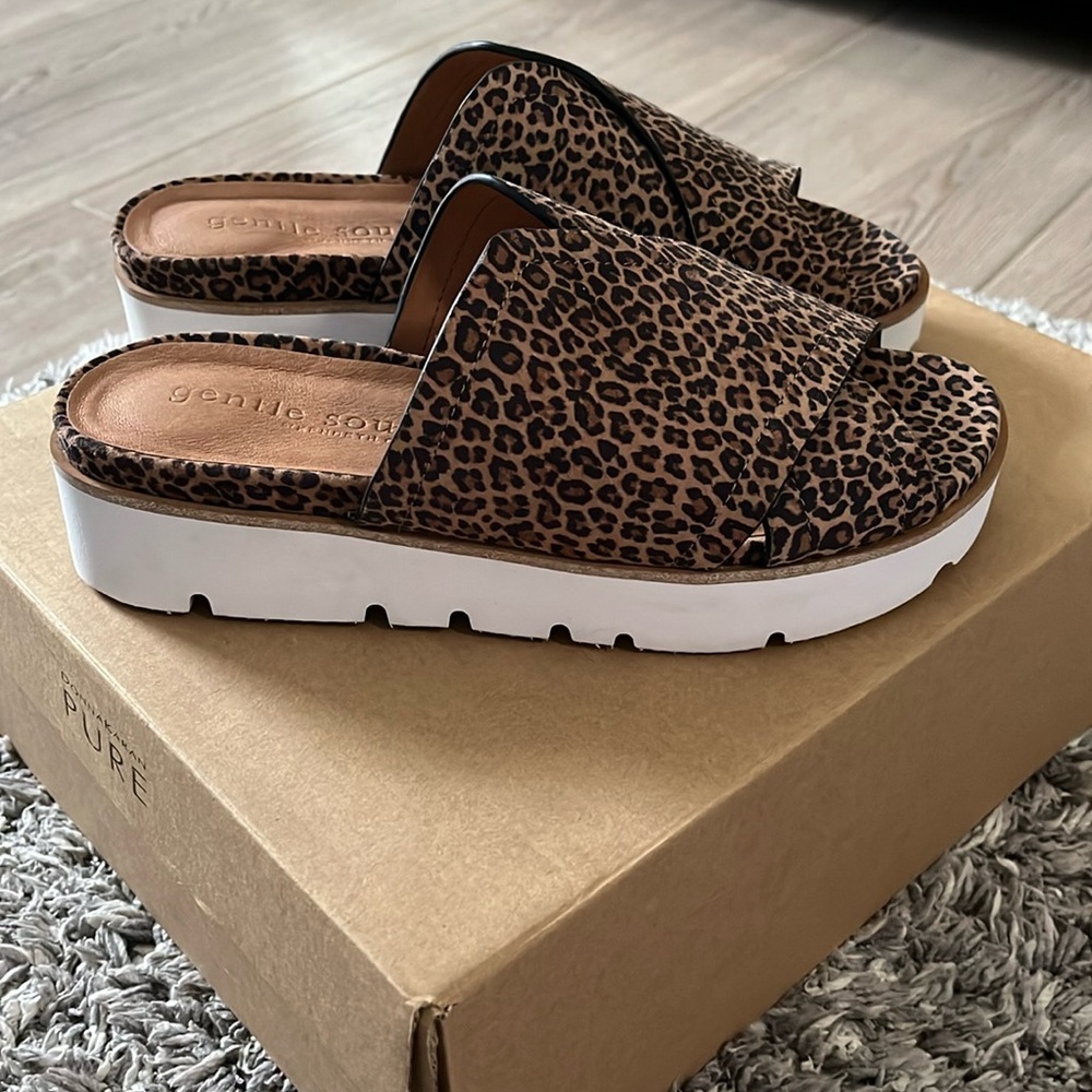 GENTLE SOULS LAVERN X BAND LEOPARD PRINT SLIDE SANDALS - LIKE NEW